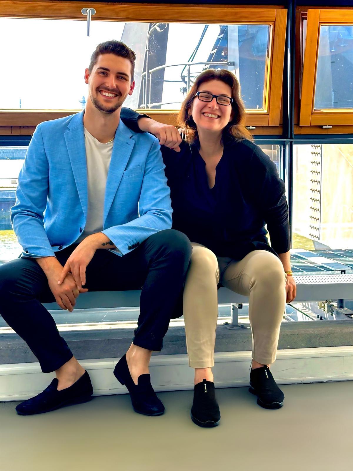 Matt und Beck im Büro